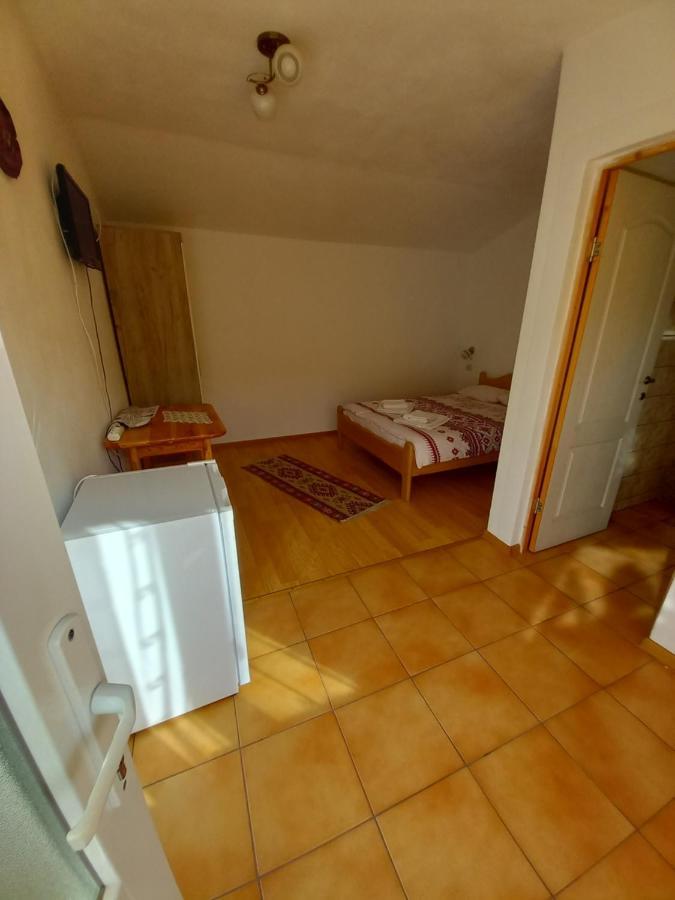 Casa Din Barcut Guest House Exterior photo